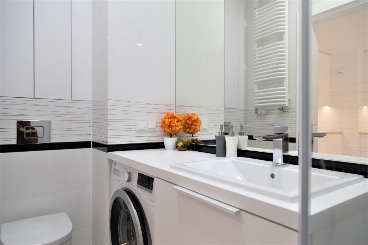 Exclusive 2Br! Apartment In Center +Netflix +Gym วอร์ซอ ภายนอก รูปภาพ