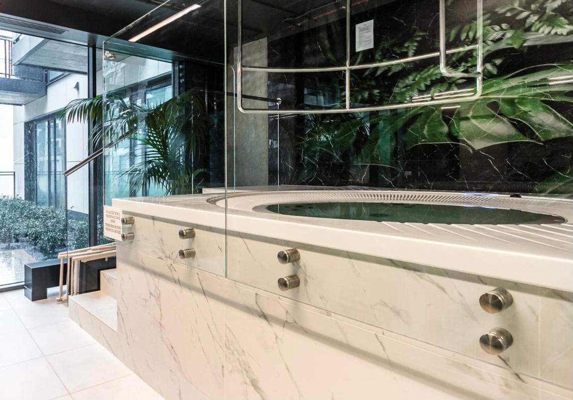 Exclusive 2Br! Apartment In Center +Netflix +Gym วอร์ซอ ภายนอก รูปภาพ