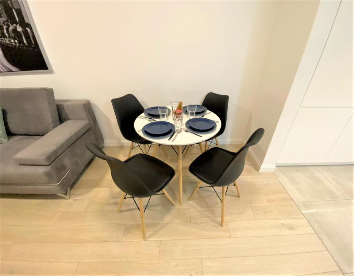 Exclusive 2Br! Apartment In Center +Netflix +Gym วอร์ซอ ภายนอก รูปภาพ
