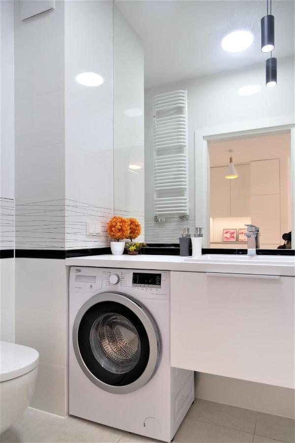 Exclusive 2Br! Apartment In Center +Netflix +Gym วอร์ซอ ภายนอก รูปภาพ